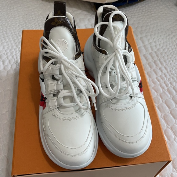 Game On Arch Light LV Sneaker - Picture 2 of 6